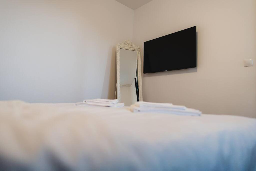 2 Bedroom Apt Park Belvedere Sibiu Buitenkant foto